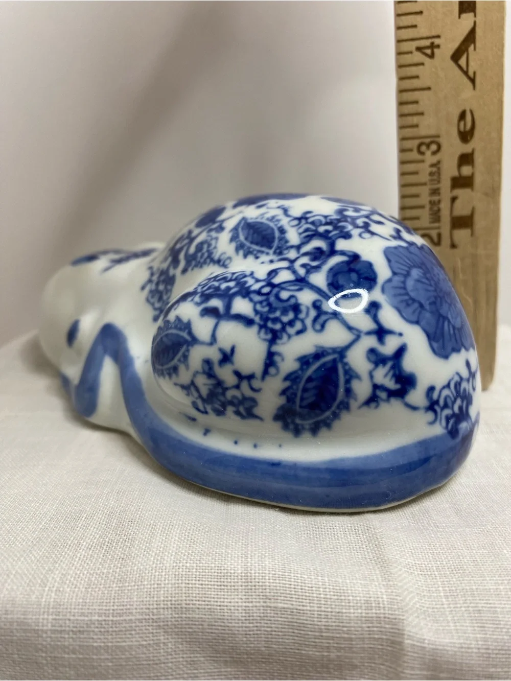 Blue White Porcelain Reclining Cat Figurine Chinosoire Floral Ceramic